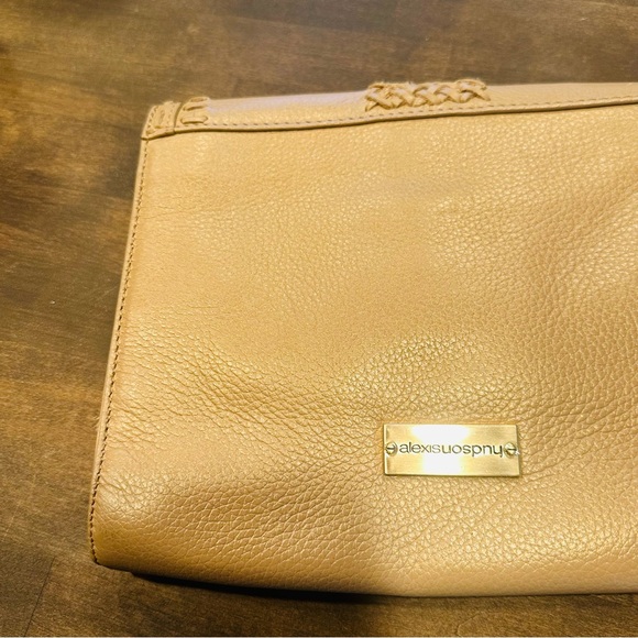 Alexis Hudson tassel clutch - Picture 4 of 4